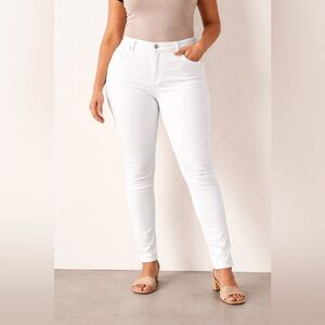 Women's White Curvy Skinny Jeans